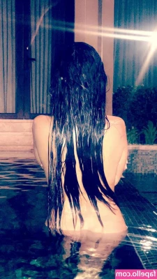 Kourtney Kardashian [ kourtney-kardashian ] - Are you an arse or tit guy