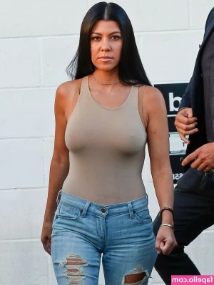 Kourtney Kardashian [ kourtney-kardashian ] - Blooper for yall while I edit the next PPV    feat  mrmegalithicc