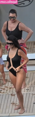 Kourtney Kardashian [ kourtney-kardashian ] - 💗💗💗 g string baby