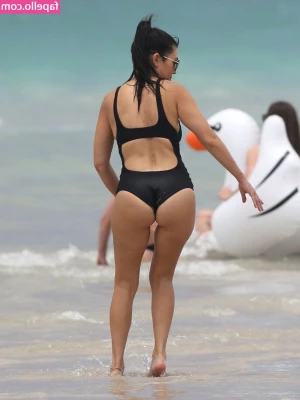 Kourtney Kardashian [ kourtney-kardashian ] - 🛳 on the ferry boat