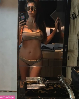 Kourtney Kardashian [ kourtney-kardashian ] - New  Tip  and  Custom  menu