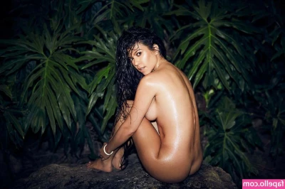 Kourtney Kardashian [ kourtney-kardashian ] - Tried on one of my old 32H bras, definitely gotten a bit tight