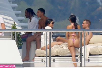 Kourtney Kardashian [ kourtney-kardashian ] - Helllllo my little foot sluts…we meeeet again 😉 I am back with