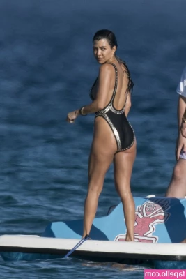 Kourtney Kardashian [ kourtney-kardashian ] - Join me?