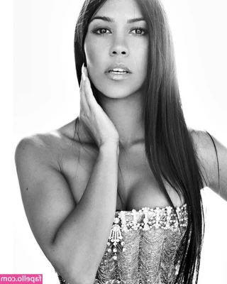 Kourtney Kardashian [ kourtney-kardashian ] - Happy Saturday Everyone