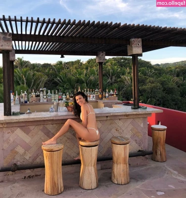 Kourtney Kardashian [ kourtney-kardashian ] - Miss summer