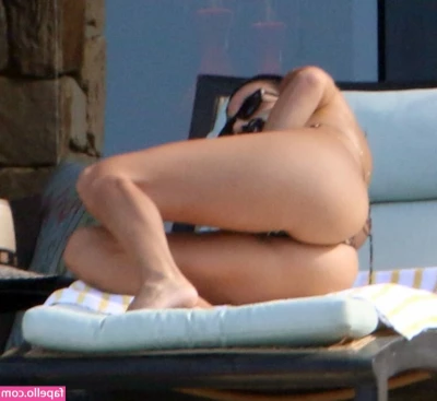 Kourtney Kardashian [ kourtney-kardashian ] - I would like you to tell me what you think about my looks
