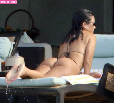 Kourtney Kardashian [ kourtney-kardashian ] - Preview  Join my premium page to see uncensored   Naughty Christmas