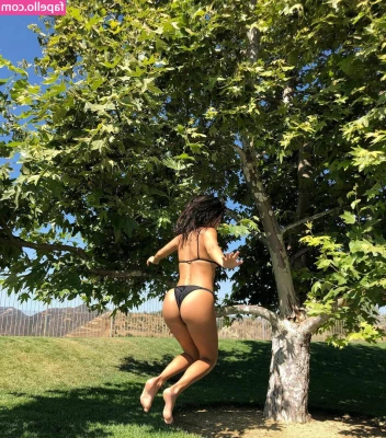 Kourtney Kardashian [ kourtney-kardashian ] - Jerk off session lets go! Watch me tug my swollen clit, can you keep