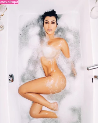 Kourtney Kardashian [ kourtney-kardashian ] - Wanna see more? ;)