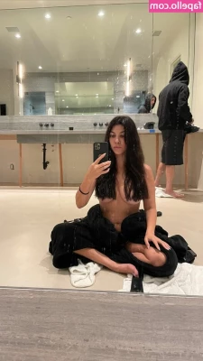 Kourtney Kardashian [ kourtney-kardashian ] - Haven t posted in a long time  Going to start posting again  Maybe I