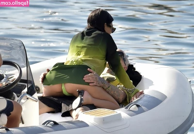 Kourtney Kardashian [ kourtney-kardashian ] - material gurllll