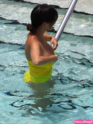 Kourtney Kardashian [ kourtney-kardashian ] - black thongue