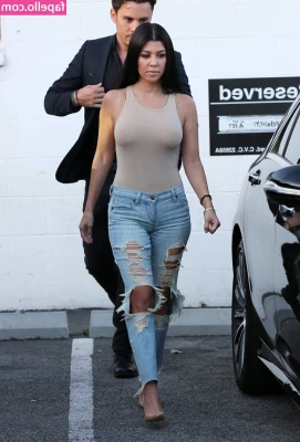 Kourtney Kardashian [ kourtney-kardashian ] - Naked on the balcony  My favorite way to be  Can t wait to take more