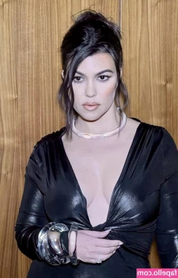 Kourtney Kardashian [ kourtney-kardashian ] - Jenna Rose
