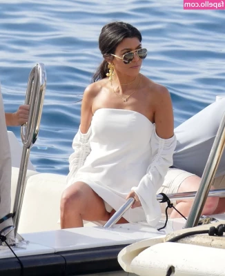 Kourtney Kardashian [ kourtney-kardashian ] - Good morning my loves   Would you love to suck on one of these big