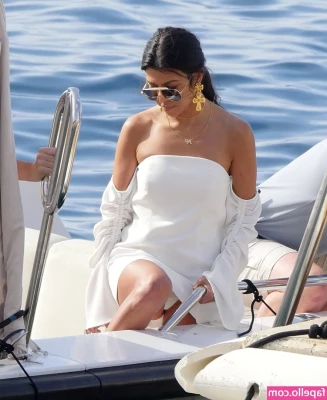 Kourtney Kardashian [ kourtney-kardashian ] - Todas las mañanas me levanto caliente