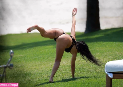 Kourtney Kardashian [ kourtney-kardashian ] - One of those nights