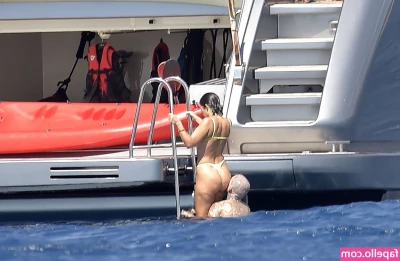 Kourtney Kardashian [ kourtney-kardashian ] - Don’t mind me just walking around naked