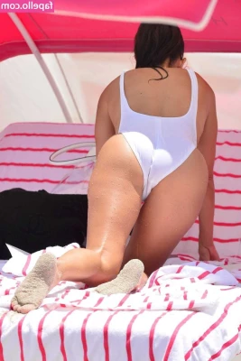 Kourtney Kardashian [ kourtney-kardashian ] - Lil quick peak after work    Sub to my paid page to see where this