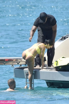Kourtney Kardashian [ kourtney-kardashian ] - Getting clean  Making sure to get between the toes   Feets and Cheeks