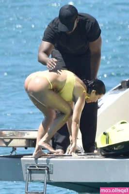 Kourtney Kardashian [ kourtney-kardashian ] - Horny and ready to play  Message me    xxx