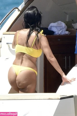 Kourtney Kardashian [ kourtney-kardashian ] - Do you like Vore  Or just my mouth   To see more  Be quick  Over 1k