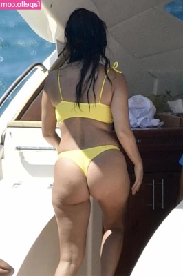 Kourtney Kardashian [ kourtney-kardashian ] - Time for you to tell me which panties get your mind racing  Vote for