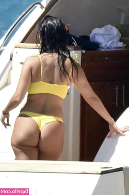 Kourtney Kardashian [ kourtney-kardashian ] - I want this lipstick to remain all over your body, where should I