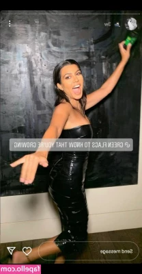 Kourtney Kardashian [ kourtney-kardashian ] - The cakesitting went well  I d say