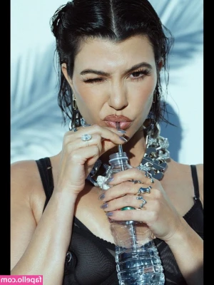 Kourtney Kardashian [ kourtney-kardashian ] - It s my birthday