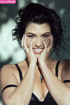 Kourtney Kardashian [ kourtney-kardashian ] - cant wait to show you guys all the MAUI content! go sub to