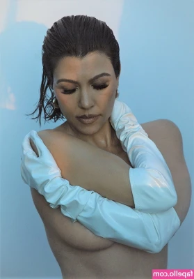 Kourtney Kardashian [ kourtney-kardashian ] - Happy hump day you sexxxy people