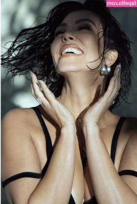 Kourtney Kardashian [ kourtney-kardashian ] - A female told me she squirted to me today   that s what I m here for