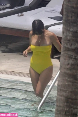 Kourtney Kardashian [ kourtney-kardashian ] - All that glitters isnt gold