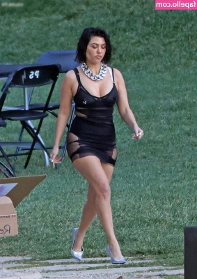 Kourtney Kardashian [ kourtney-kardashian ] - Cum and see me in my DM. I demand your attention.