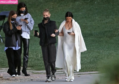Kourtney Kardashian [ kourtney-kardashian ] - 🔥 FREE SUBSCRIPTION ONLY NOW! 🔥 @weewaifu @weewaifu @weewaifu