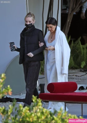 Kourtney Kardashian [ kourtney-kardashian ] - Happy Friday! Now for some "quality time" together :D