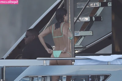 Kourtney Kardashian [ kourtney-kardashian ] - Many of you haven’t subscribed with the newly priced