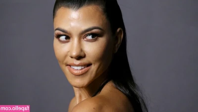 Kourtney Kardashian [ kourtney-kardashian ] - And because it’s hump day 🍑🍑😘