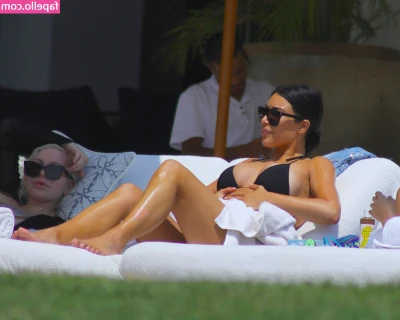 Kourtney Kardashian [ kourtney-kardashian ] - Sometimes I like to play with a different kind of snake 😏