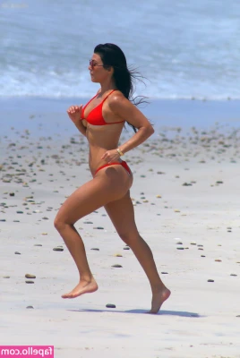 Kourtney Kardashian [ kourtney-kardashian ] - Put your hands on me daddy🥵😏