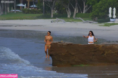 Kourtney Kardashian [ kourtney-kardashian ] - Full Length nappy clip