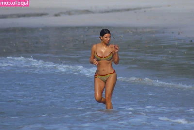 Kourtney Kardashian [ kourtney-kardashian ] - You know what day it is... check your dm for my hump day deal!