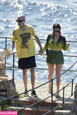 Kourtney Kardashian [ kourtney-kardashian ] - Suited wanker strokes his hot uncut dick for you