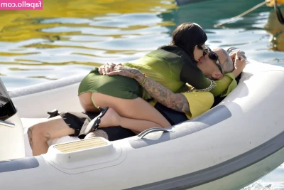 Kourtney Kardashian [ kourtney-kardashian ] - Your favorite girl is here 😋😋💦💦