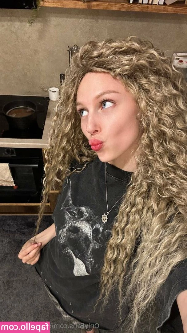 sofiaaamillerrr - Cheeky bum pic 😋 x x x