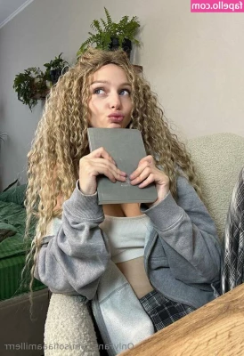 sofiaaamillerrr - be honest, are you just subscribed so you can look at my titties?