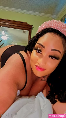 honeypoohla - Up for a little snack? 🍑