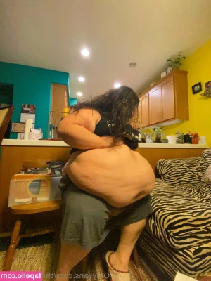 thicksadworld - Wanted to try something new with you guys    Welcome to the Red Room
